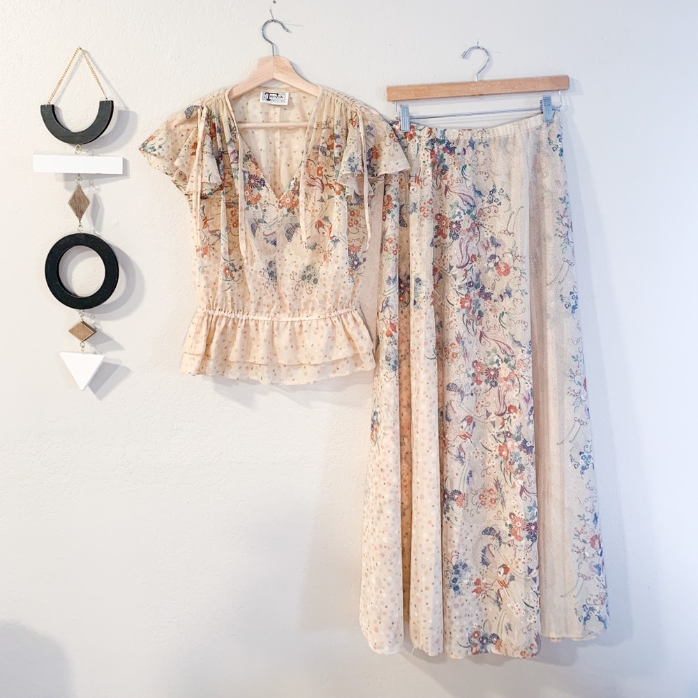 *On Hold* ✨🌵HP🌺✨Stunning vintage Trivia